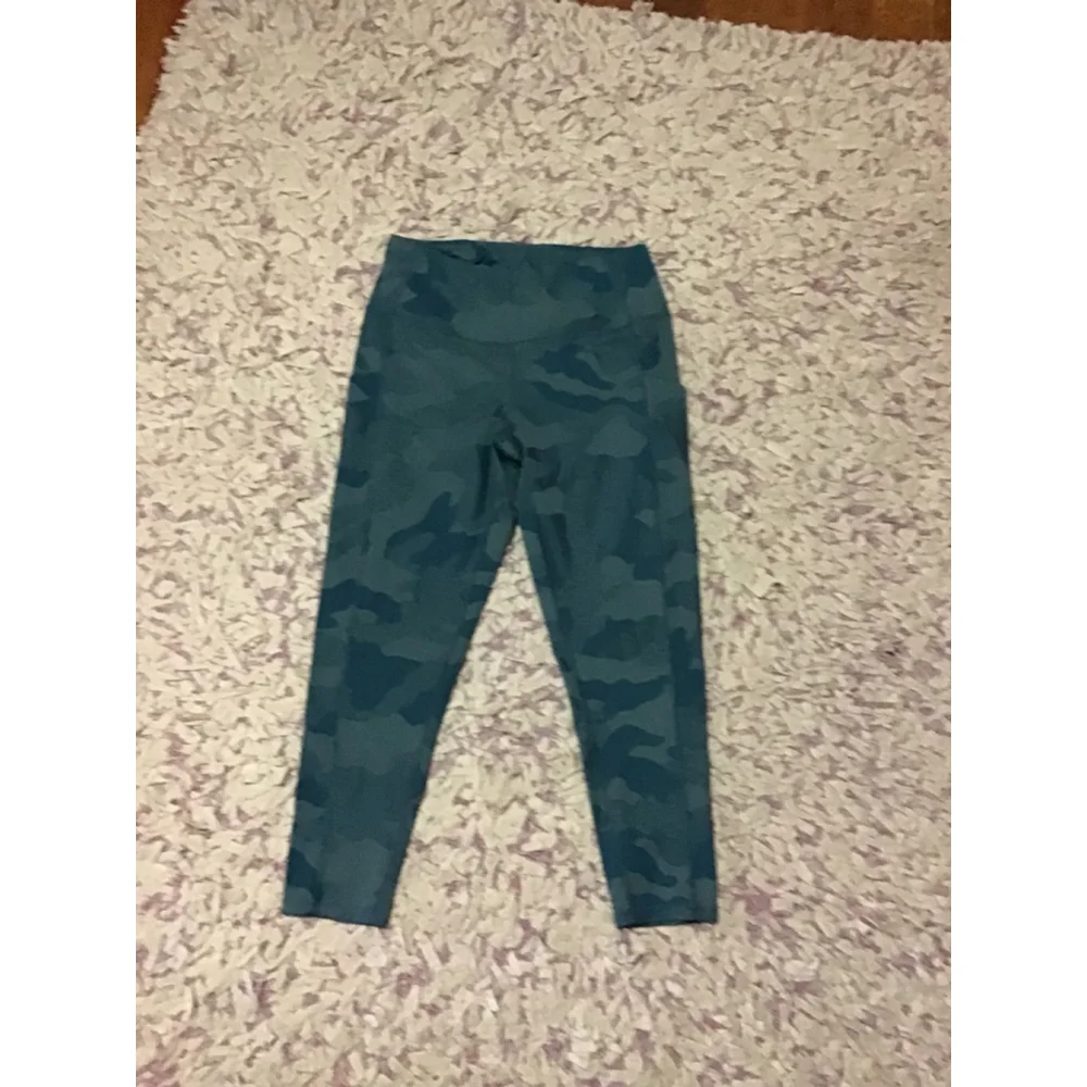 Women's The North Face Teal Camo Leggings XL Like NEW - Picture 2 of 12